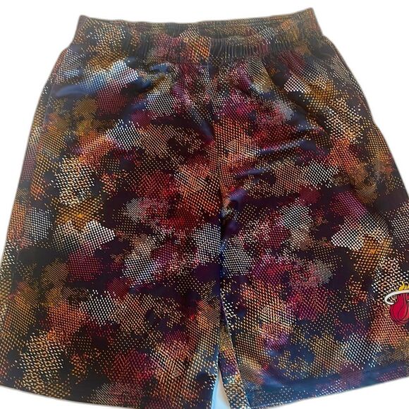 Unk St multicolored Miami heat basketball shorts  size 2x - Picture 1 of 6